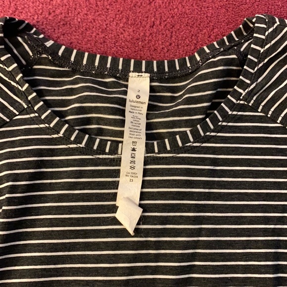 Lululemon. Long sleeve tee shirt - Picture 2 of 4